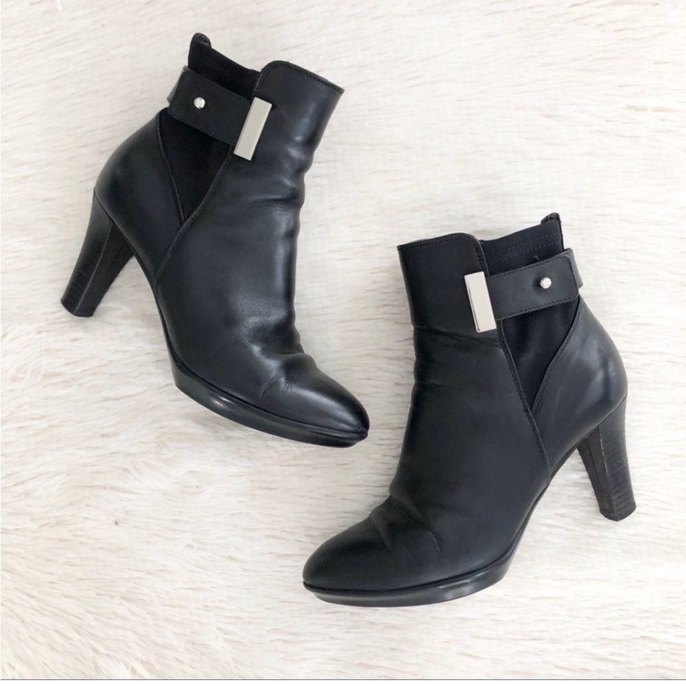 AQUATALIA Women’s Leather Suede Black Heeled Ankle Boots Bootie 6.5 - Picture 2 of 8